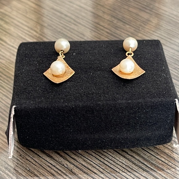Vintage 14kt Gold Mid Century Modern Pearl Earrings - Picture 4 of 16
